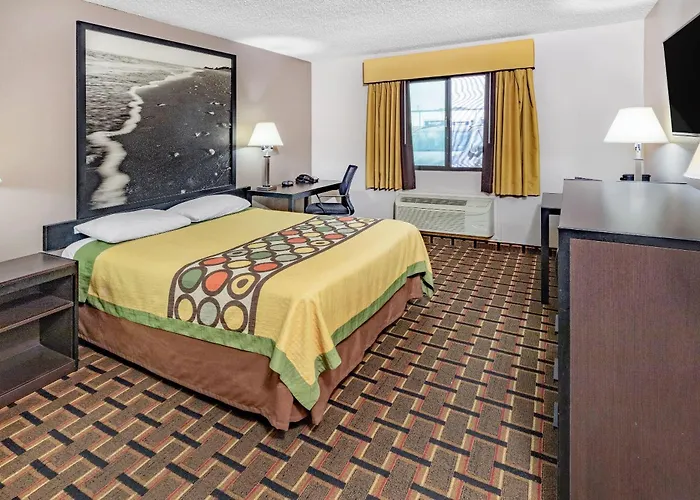 Super 8 By Wyndham League City Kemah Area