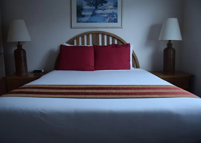 Schooner Landing Hotel Newport