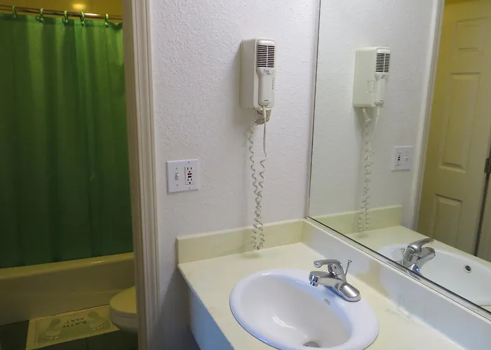Capri Motel