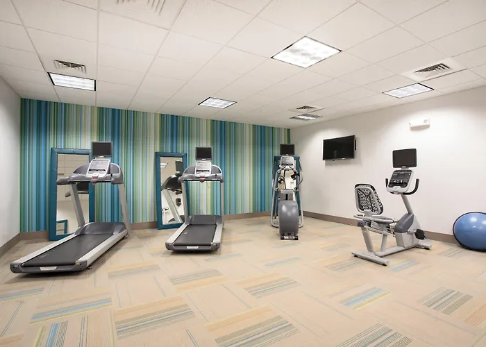 Holiday Inn Express & Suites Manhattan By Ihg
