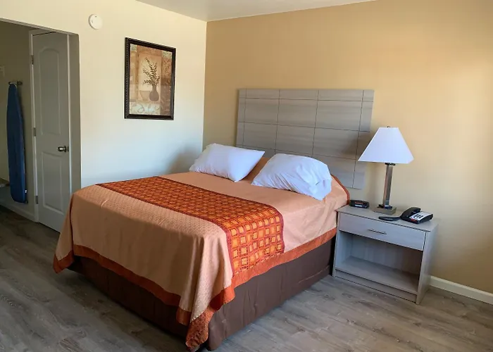 Redwood Inn