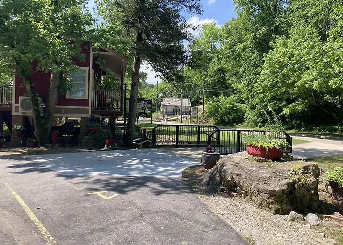 All Seasons Treehouse Village Eureka Springs