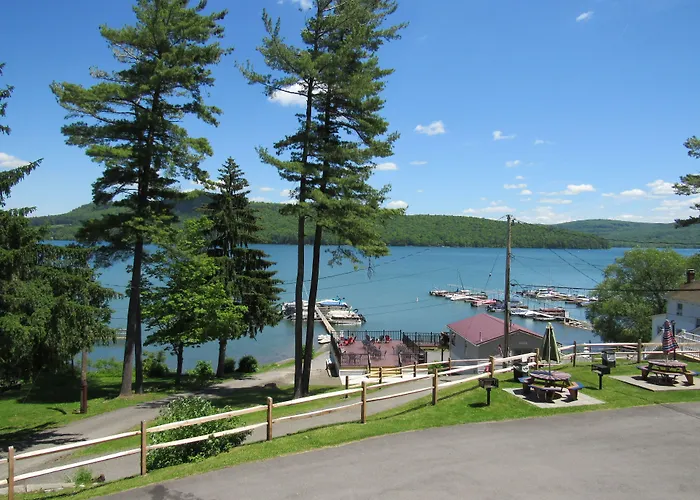 Lake 'N Pines Motel