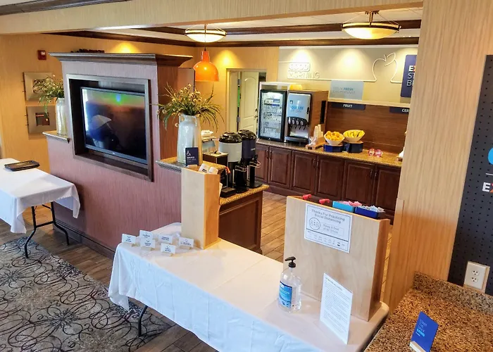 Holiday Inn Express & Suites Paducah West By Ihg