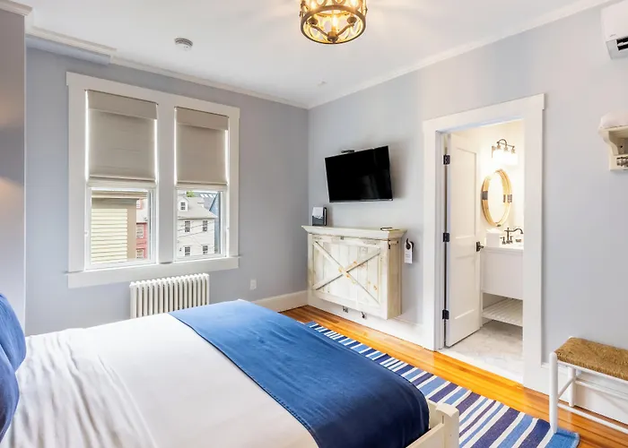 Paws On Pelham (Adults Only) Bed & Breakfast Newport