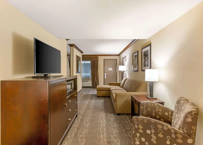 Best Western Plus Raton Hotel