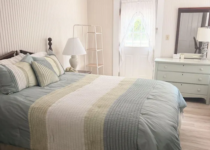 Shoreway Acres Inn & Cape Cod Lodging