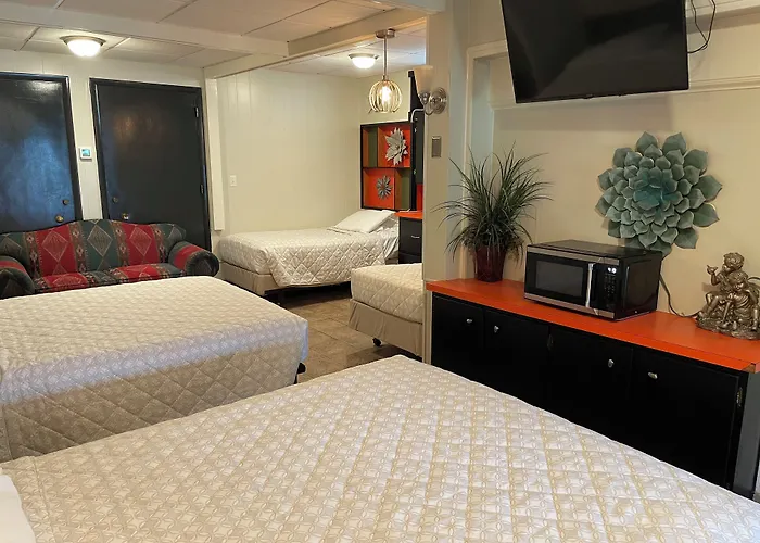 Simmons Motel And Suites