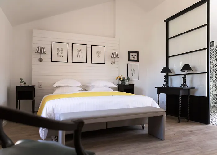 Bed and Breakfast Les Jardins De La Livrée à Villeneuve-lès-Avignon