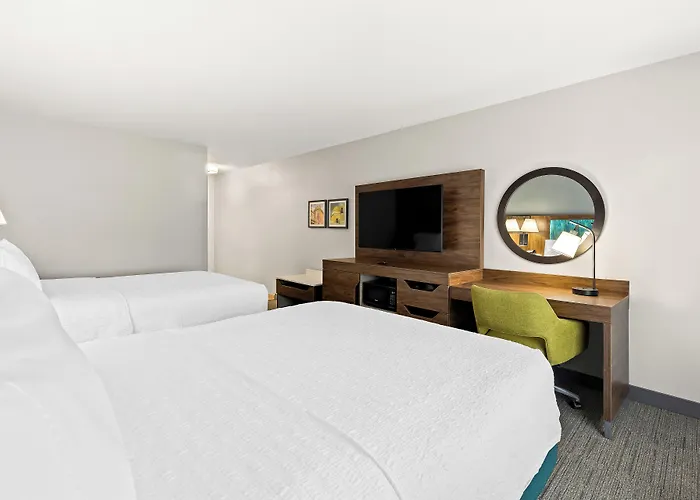 Hampton Inn & Suites Canton