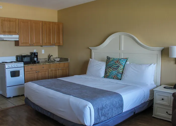Shoreline Island Resort - Exclusively Adult Madeira Beach