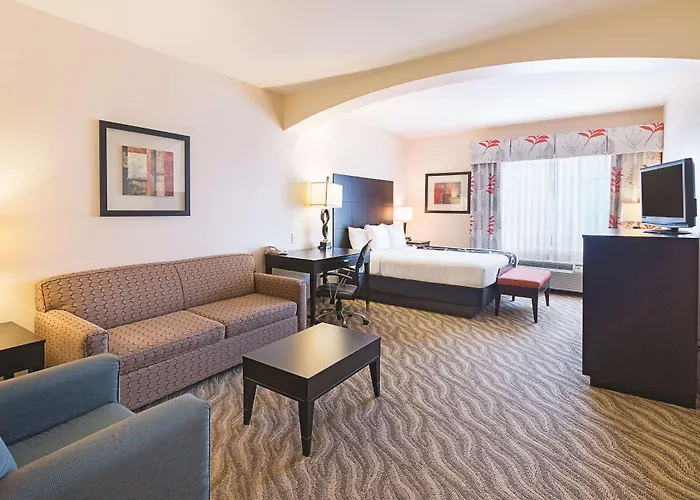 La Quinta By Wyndham Glen Rose Hotel