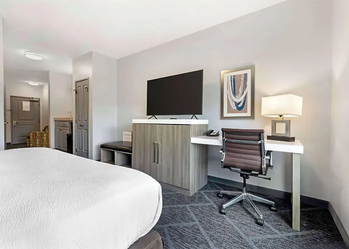 Wyndham Garden Appleton Hotel