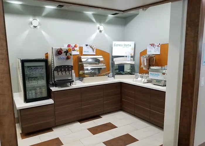 Holiday Inn Express Hotel & Suites Everett By Ihg