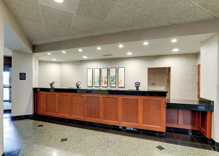 Drury Inn & Suites Birmingham Lakeshore Drive