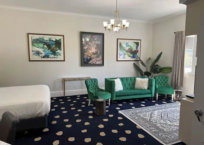Sterling Hotel