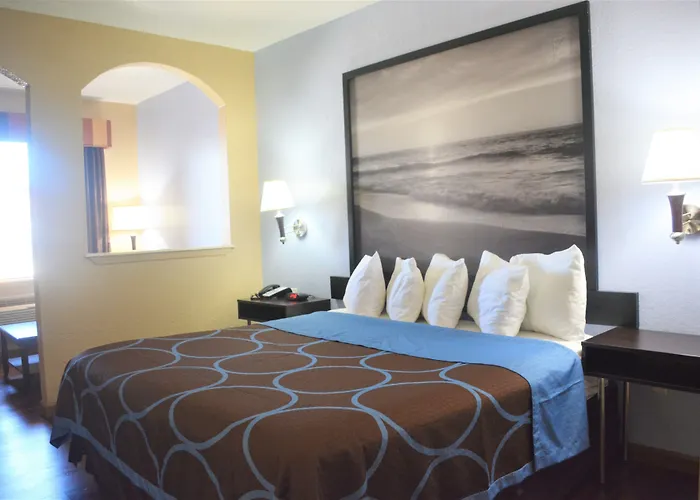 Super 8 By Wyndham Galveston