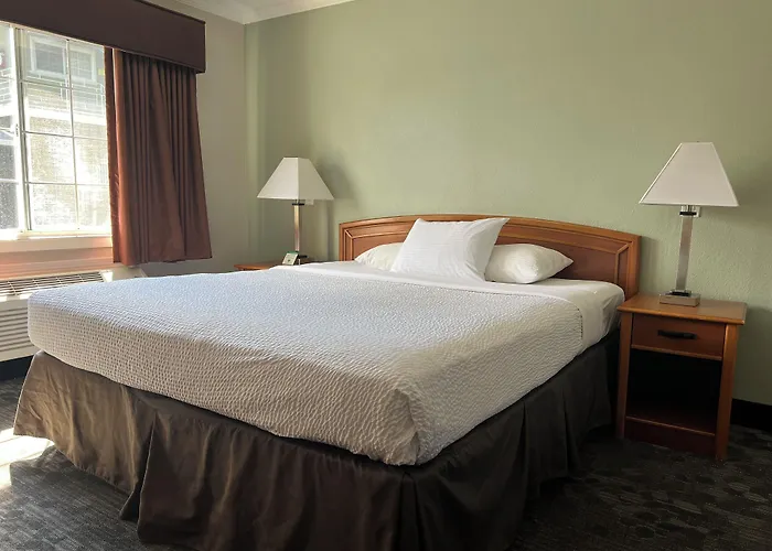Hotel Parmani Near Stanford University