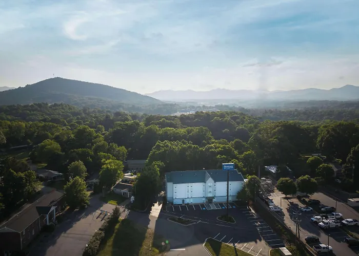 Rodeway Inn & Suites Near Outlet Mall - Asheville