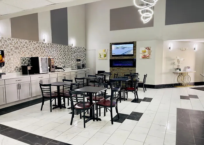 Super 8 By Wyndham Shakopee Hotel