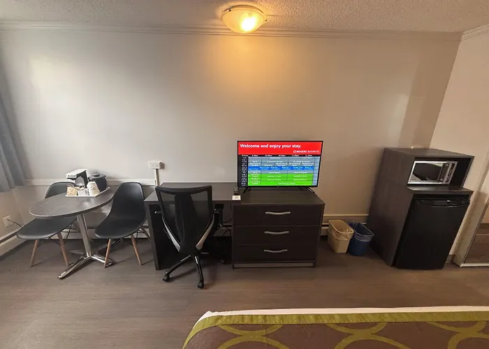 Super 8 By Wyndham Macleod Trail Calgary Hotel