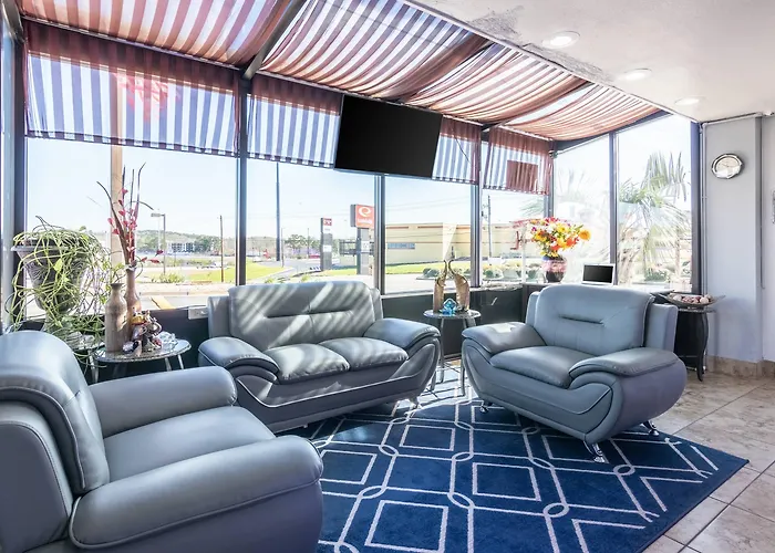 Econo Lodge Inn & Suites Macon North