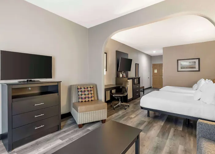 Best Western Plus Des Moines West Inn & Suites Clive