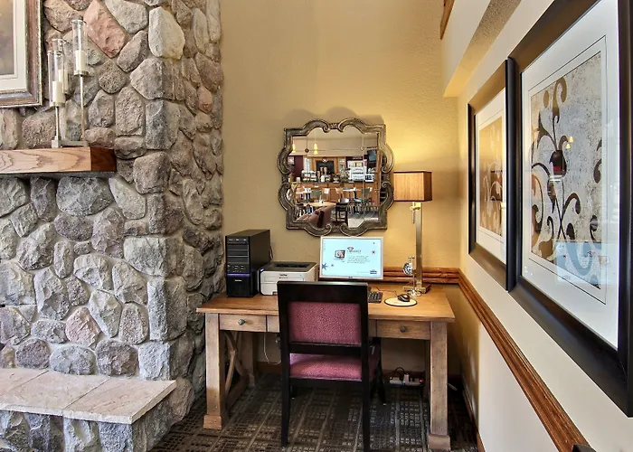 Blossom Hotel & Suites Traverse City Acme
