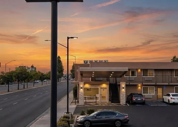 Days Inn By Wyndham Yosemite Area