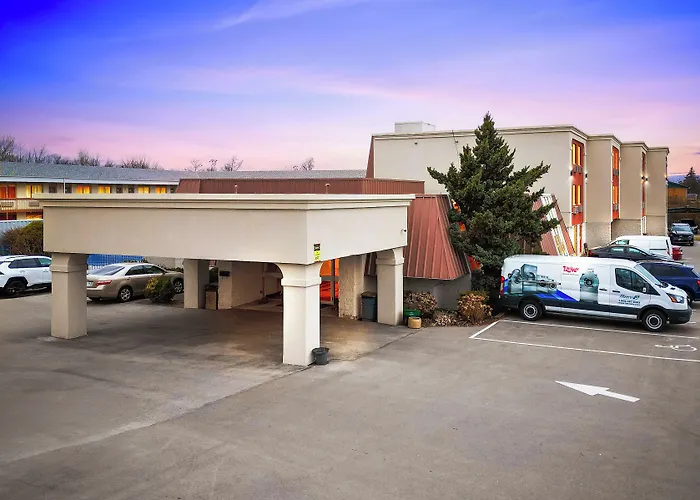 Niagara Lodge & Suites