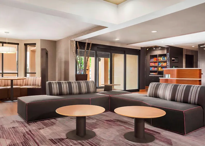 Courtyard By Marriott Springfield Hotel