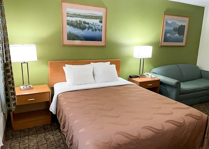 Hudson Inn & Suites