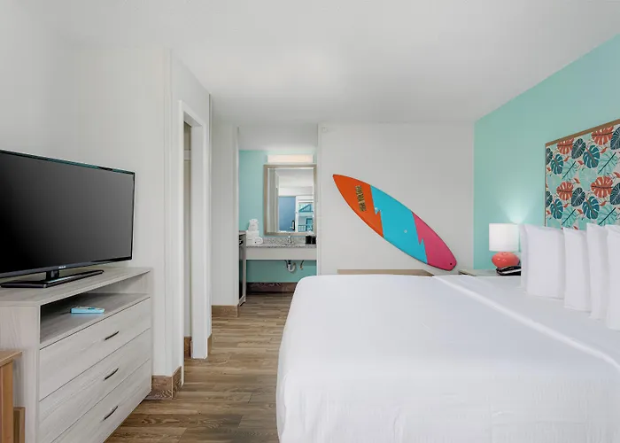 Surf & Sand Hotel - Free Hot Breakfast & Rentals Pensacola Beach