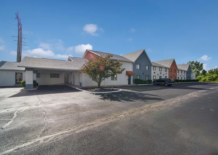 Ramada By Wyndham Effingham Hotel