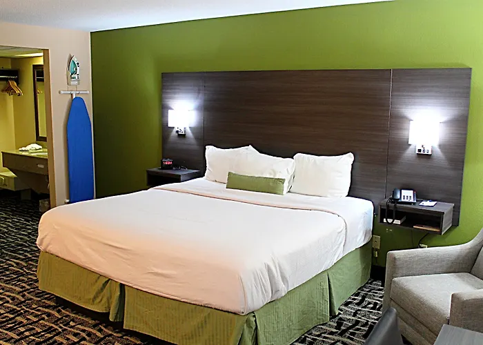 Baymont By Wyndham Springfield Hotel