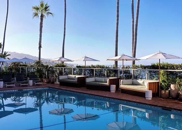 Casa Loma Beach Hotel