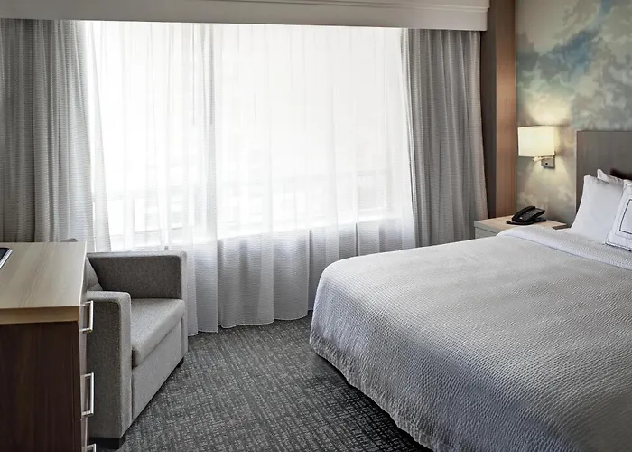 Courtyard By Marriott Toronto Downtown Hotel
