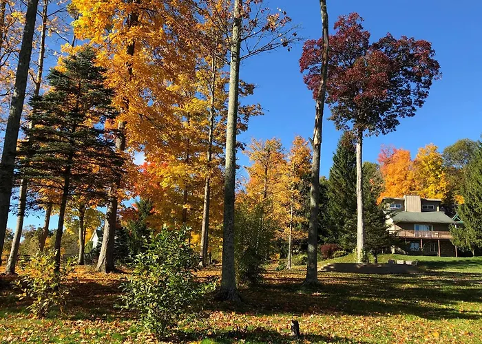 Spruce Hill Inn & Cottages