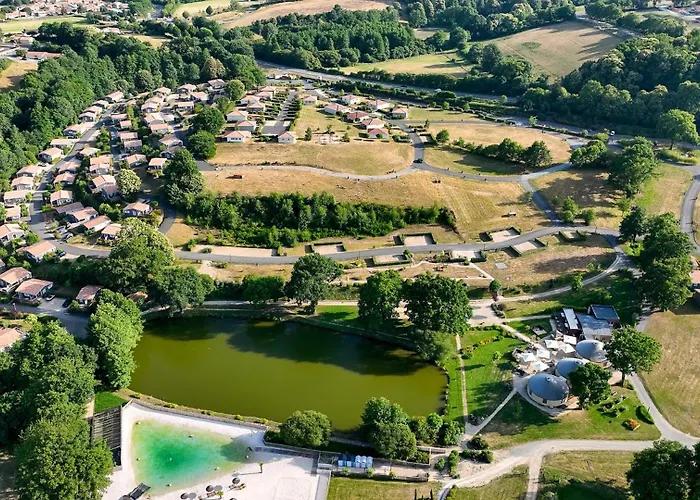 Hotel Domaine Mélusine - à 2minutes du PuyduFou ! à Les Épesses