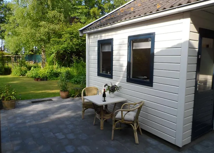 Tussen de Tuinen Bed and Breakfast Pieterburen
