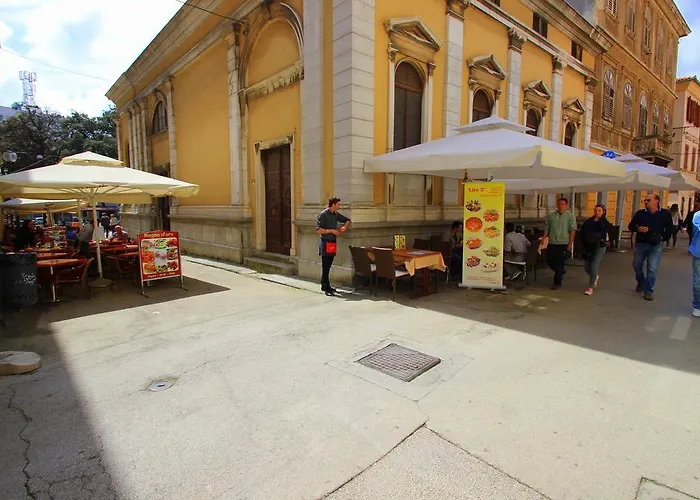 Top Center Rooms & Studio Pula