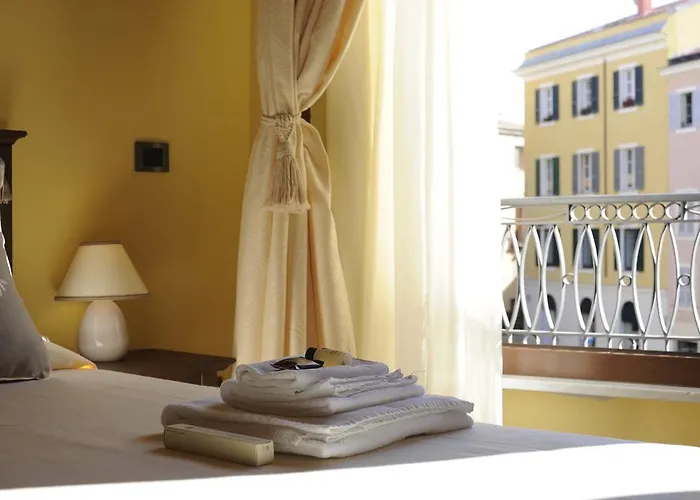 Piazza Azuni 18 Guest House Sassari