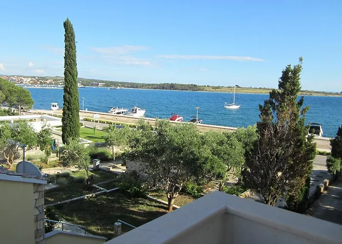 Guesthouse Punta Mira - Beachfront Novalja