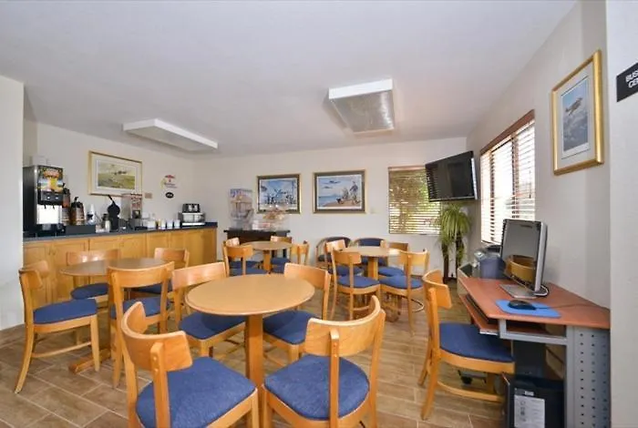 Super 8 By Wyndham Bedford Hotel