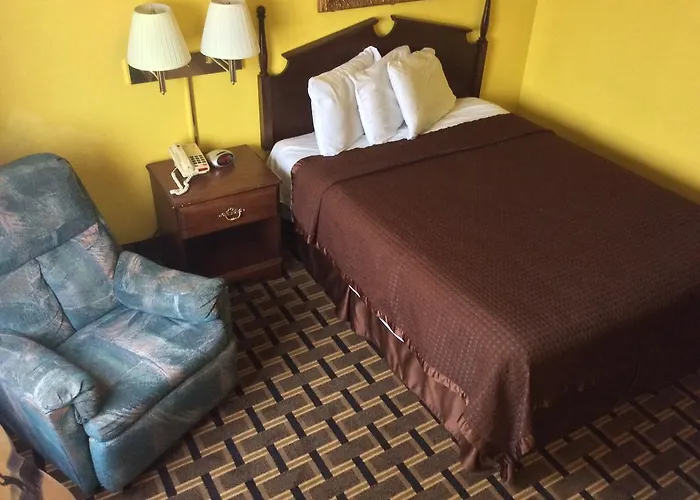 Country Hearth Inn - Bowling Green