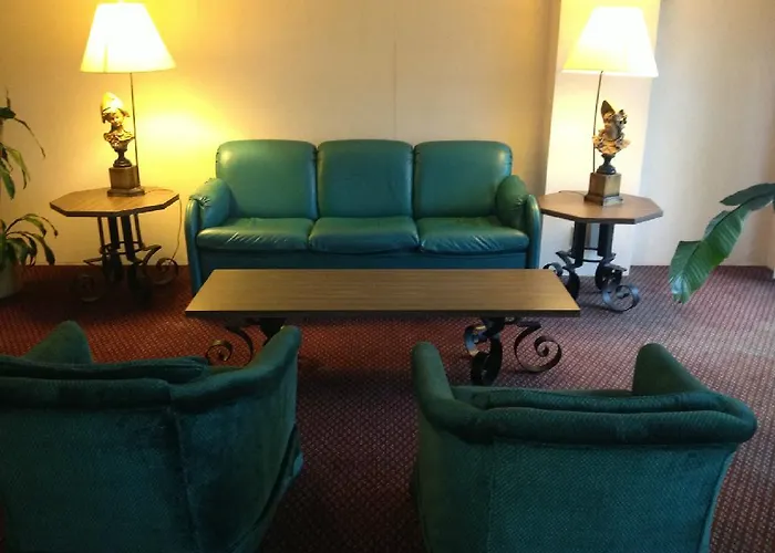 Aurora Fox Valley Inn