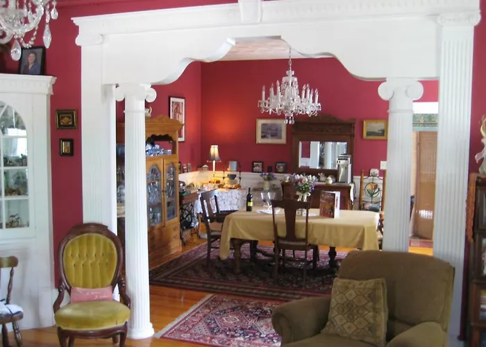 Historic Hill Inn