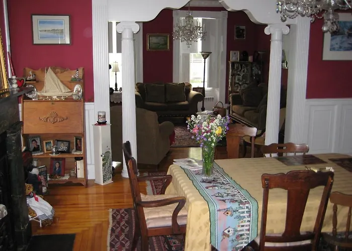 Historic Hill Inn