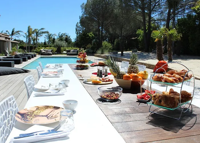 Shangtasia Luxury Art Room Grimaud