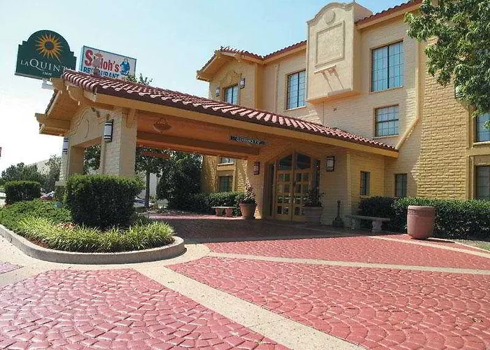 Baymont By Wyndham Tulsa Broken Arrow Motel